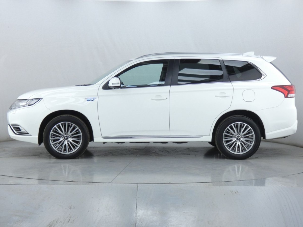 MITSUBISHI OUTLANDER 2.4 PHEV EXCEED 5D 222 BHP - 2020 - £15,700