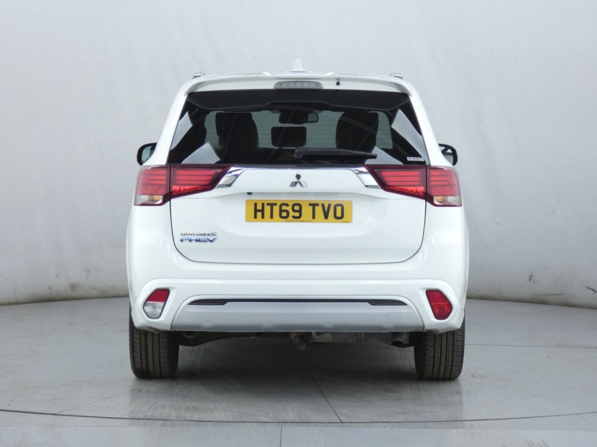 MITSUBISHI OUTLANDER 2.4 PHEV EXCEED 5D 222 BHP - 2020 - £15,700