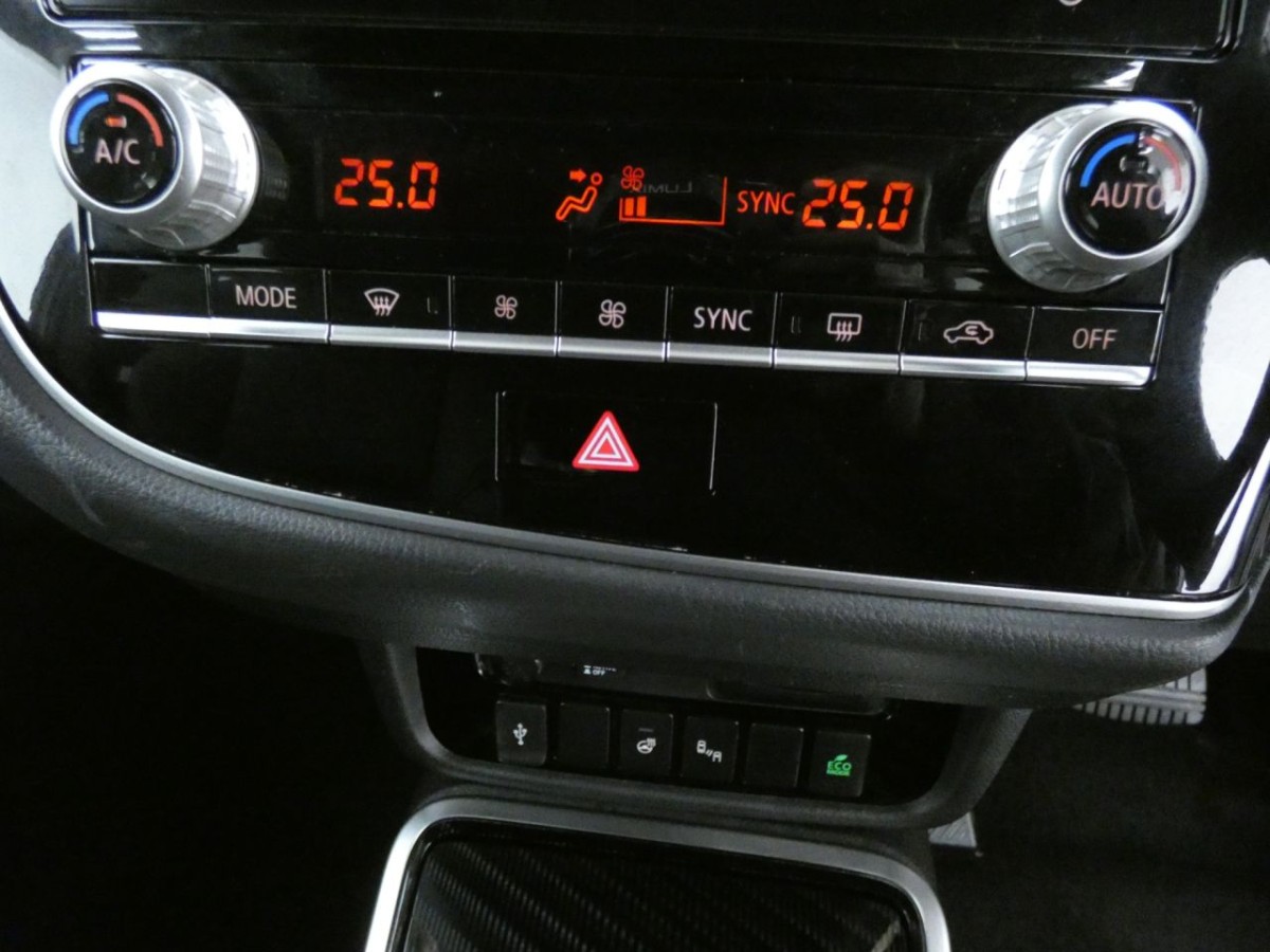 MITSUBISHI OUTLANDER 2.4 PHEV EXCEED 5D 222 BHP - 2020 - £15,700