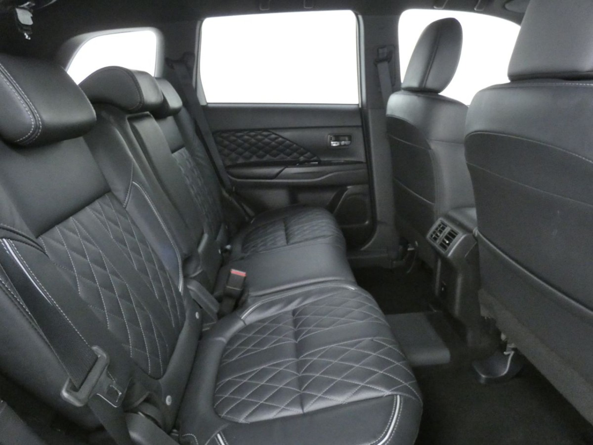 MITSUBISHI OUTLANDER 2.4 PHEV EXCEED 5D 222 BHP - 2020 - £15,700