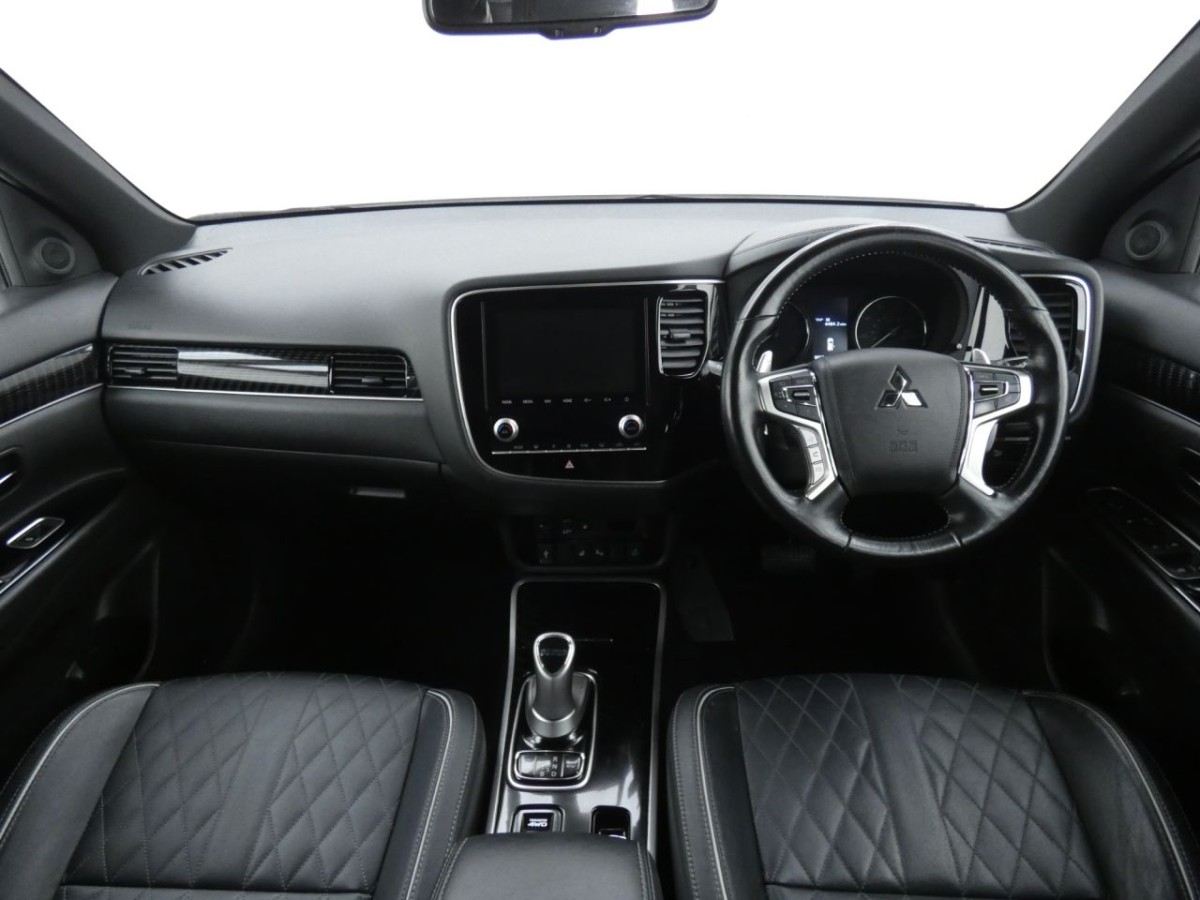 MITSUBISHI OUTLANDER 2.4 PHEV EXCEED 5D 222 BHP - 2020 - £15,700