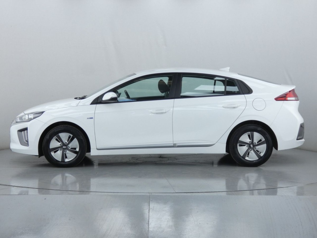 HYUNDAI IONIQ 1.6 SE CONNECT MHEV 5D 140 BHP - 2020 - £12,990