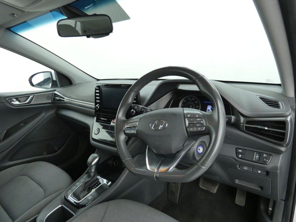HYUNDAI IONIQ 1.6 SE CONNECT MHEV 5D 140 BHP - 2020 - £12,990