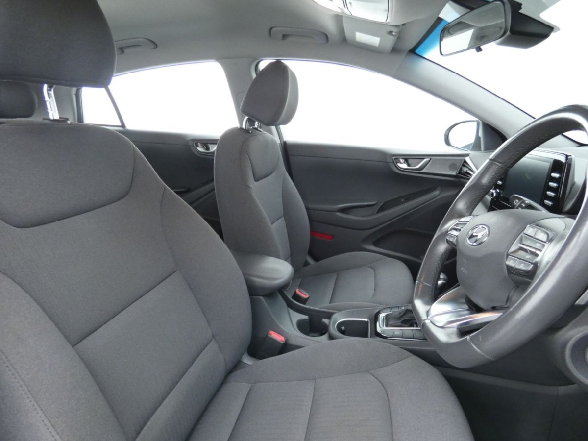 HYUNDAI IONIQ 1.6 SE CONNECT MHEV 5D 140 BHP - 2020 - £12,990
