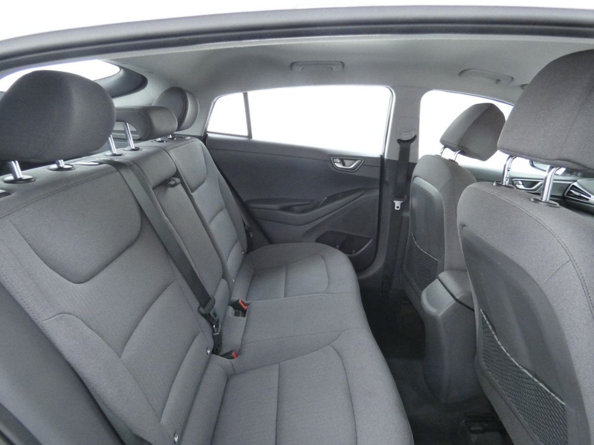 HYUNDAI IONIQ 1.6 SE CONNECT MHEV 5D 140 BHP - 2020 - £12,990