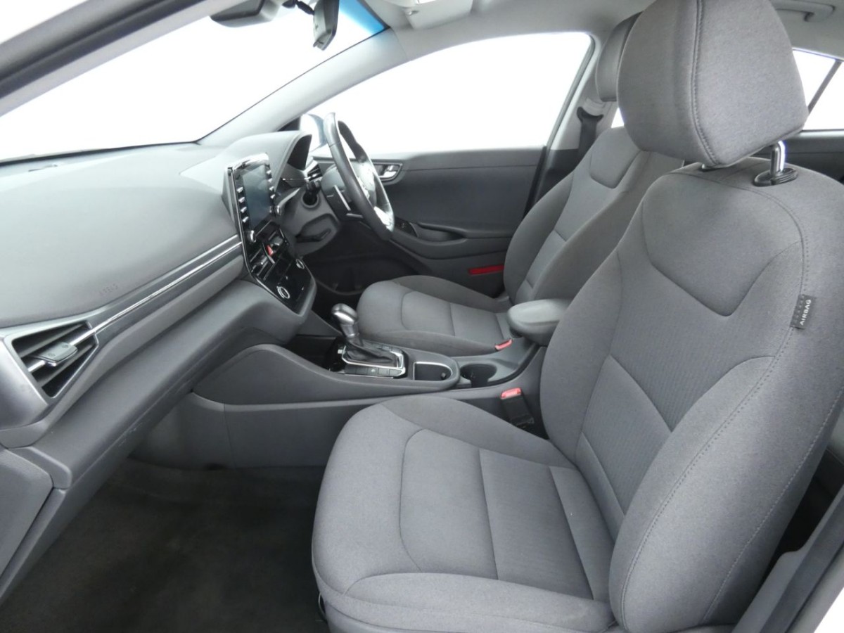 HYUNDAI IONIQ 1.6 SE CONNECT MHEV 5D 140 BHP - 2020 - £12,990
