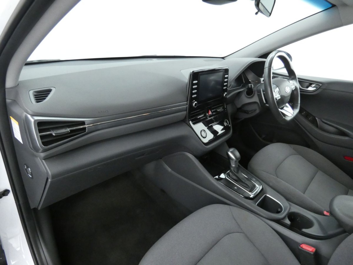 HYUNDAI IONIQ 1.6 SE CONNECT MHEV 5D 140 BHP - 2020 - £12,990