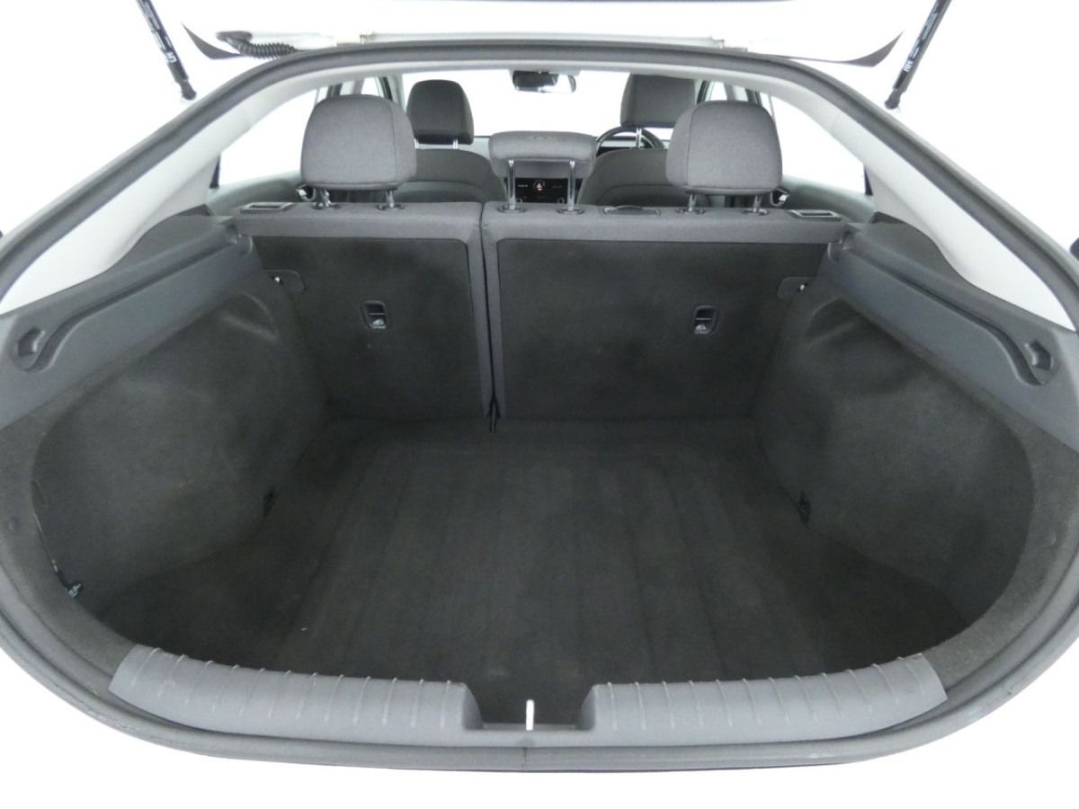 HYUNDAI IONIQ 1.6 SE CONNECT MHEV 5D 140 BHP - 2020 - £12,990