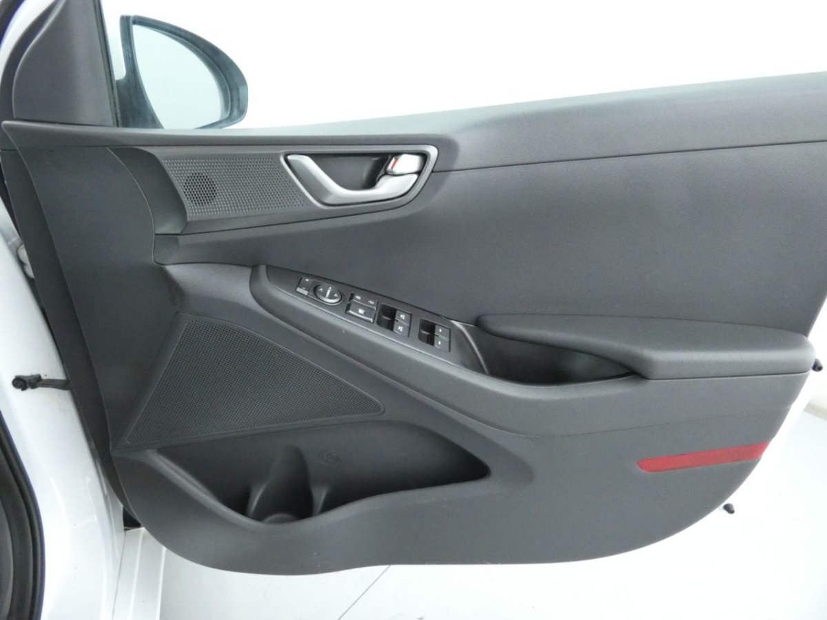HYUNDAI IONIQ 1.6 SE CONNECT MHEV 5D 140 BHP - 2020 - £12,990