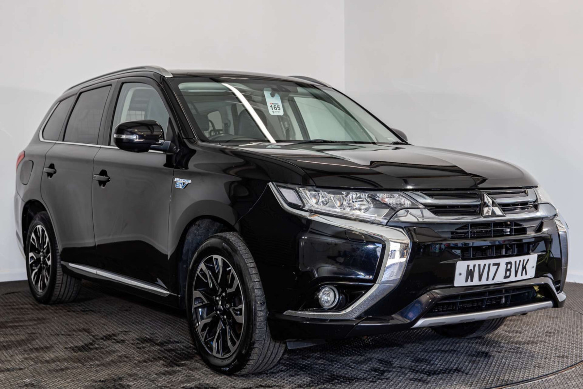 MITSUBISHI OUTLANDER 2017 (17) 2.0H 12KWH GX4H SUV 5DR PETROL PLUG-IN HYBRID CVT 4WD EURO 6 (S/S) (200 PS) - 2017 - £10,500