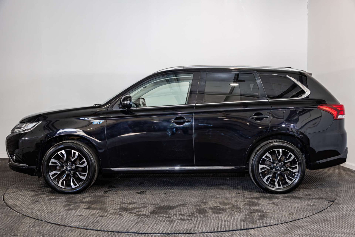 MITSUBISHI OUTLANDER 2017 (17) 2.0H 12KWH GX4H SUV 5DR PETROL PLUG-IN HYBRID CVT 4WD EURO 6 (S/S) (200 PS) - 2017 - £10,500