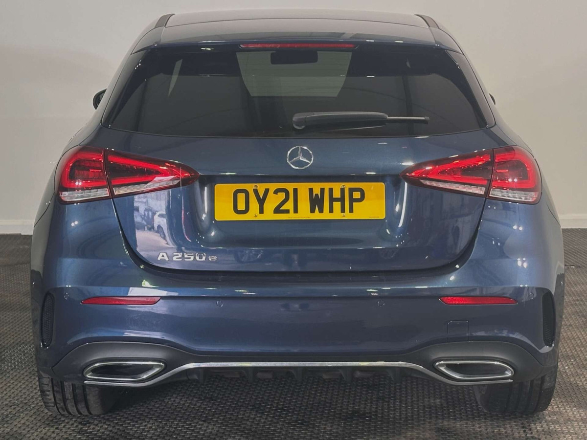MERCEDES-BENZ A CLASS 2021 (21) 1.3 A250E 15.6KWH AMG LINE (EXECUTIVE) HATCHBACK 5DR PETROL PLUG-IN HYBRID - 2021 - £15,800
