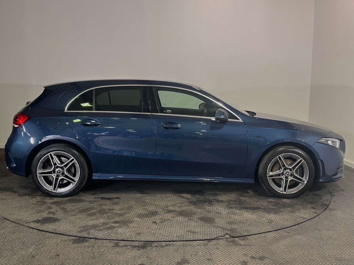 MERCEDES-BENZ A CLASS 2021 (21) 1.3 A250E 15.6KWH AMG LINE (EXECUTIVE) HATCHBACK 5DR PETROL PLUG-IN HYBRID - 2021 - £15,800