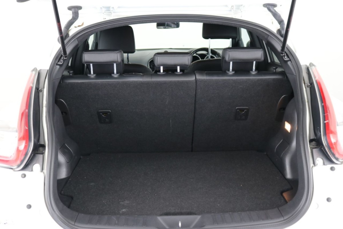 NISSAN JUKE 1.5 TEKNA DCI 5D 110 BHP - 2015 - £8,300