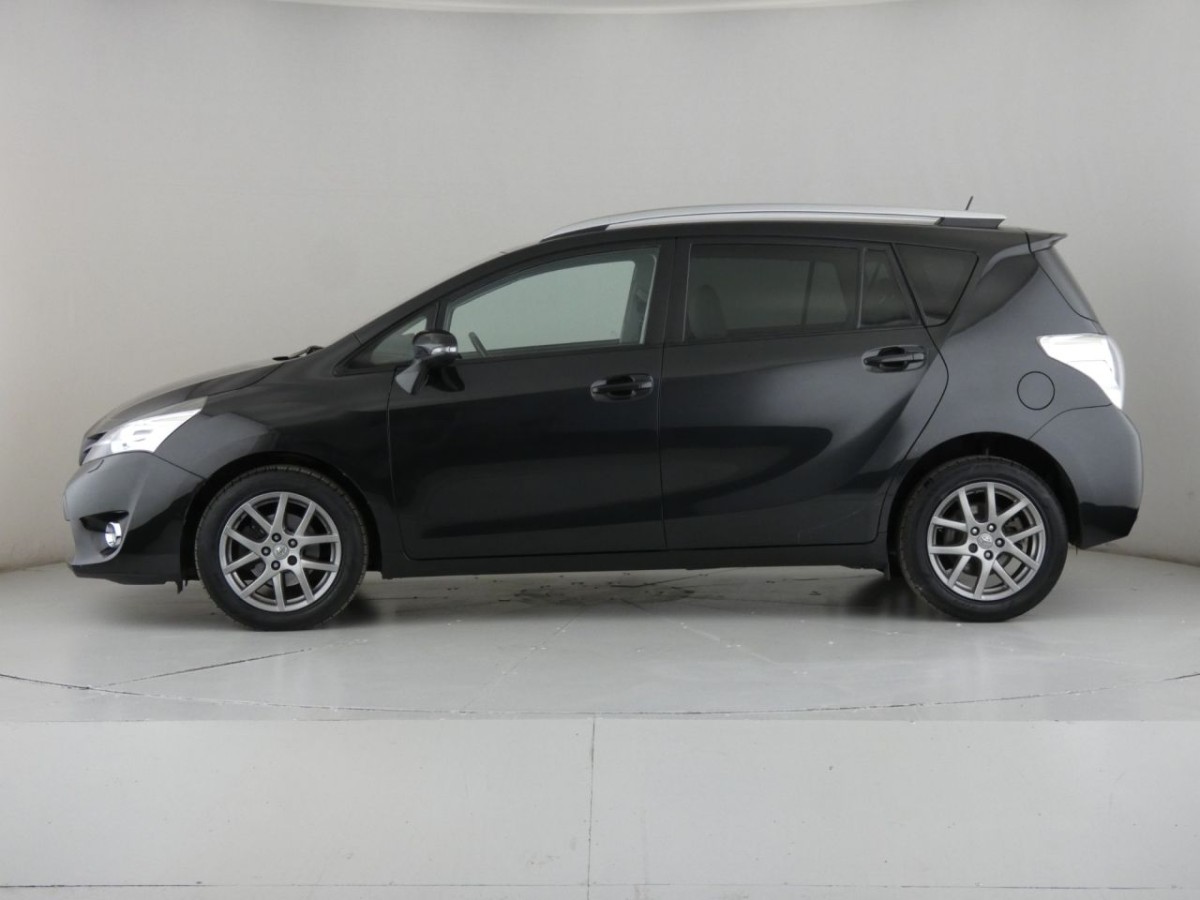 TOYOTA VERSO 1.6 D-4D EXCEL 5D 110 BHP - 2015 - £10,400