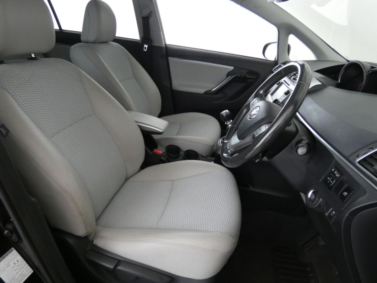 TOYOTA VERSO 1.6 D-4D EXCEL 5D 110 BHP - 2015 - £10,400