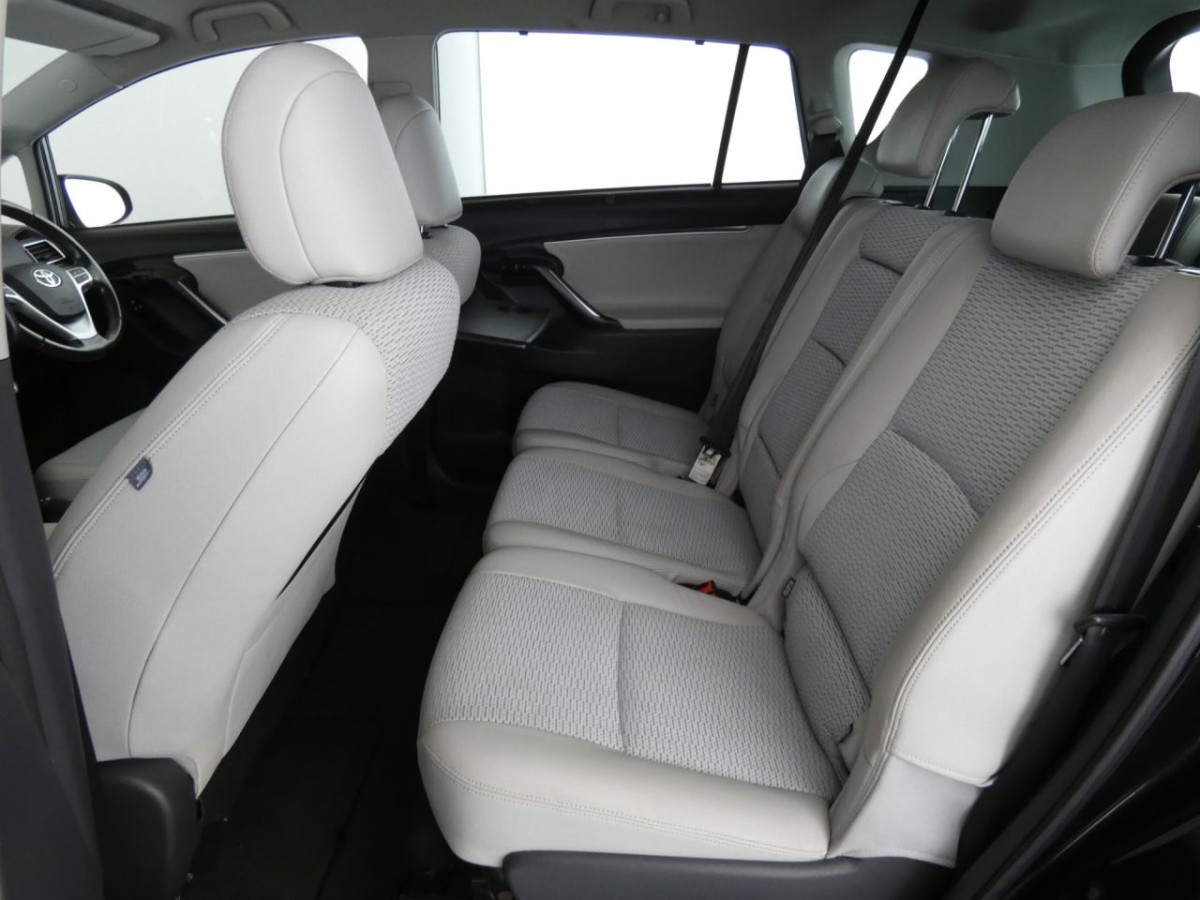 TOYOTA VERSO 1.6 D-4D EXCEL 5D 110 BHP - 2015 - £10,400