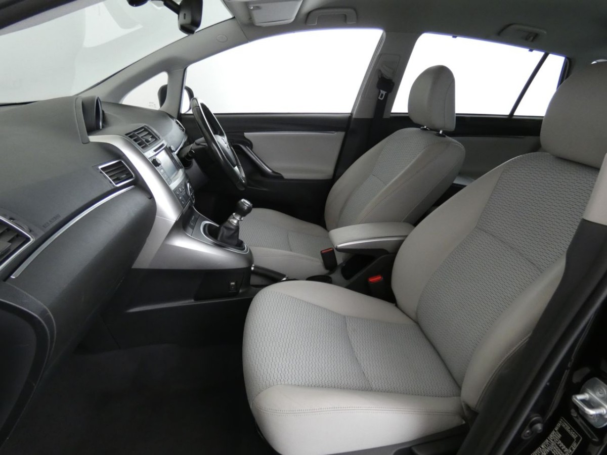 TOYOTA VERSO 1.6 D-4D EXCEL 5D 110 BHP - 2015 - £10,400