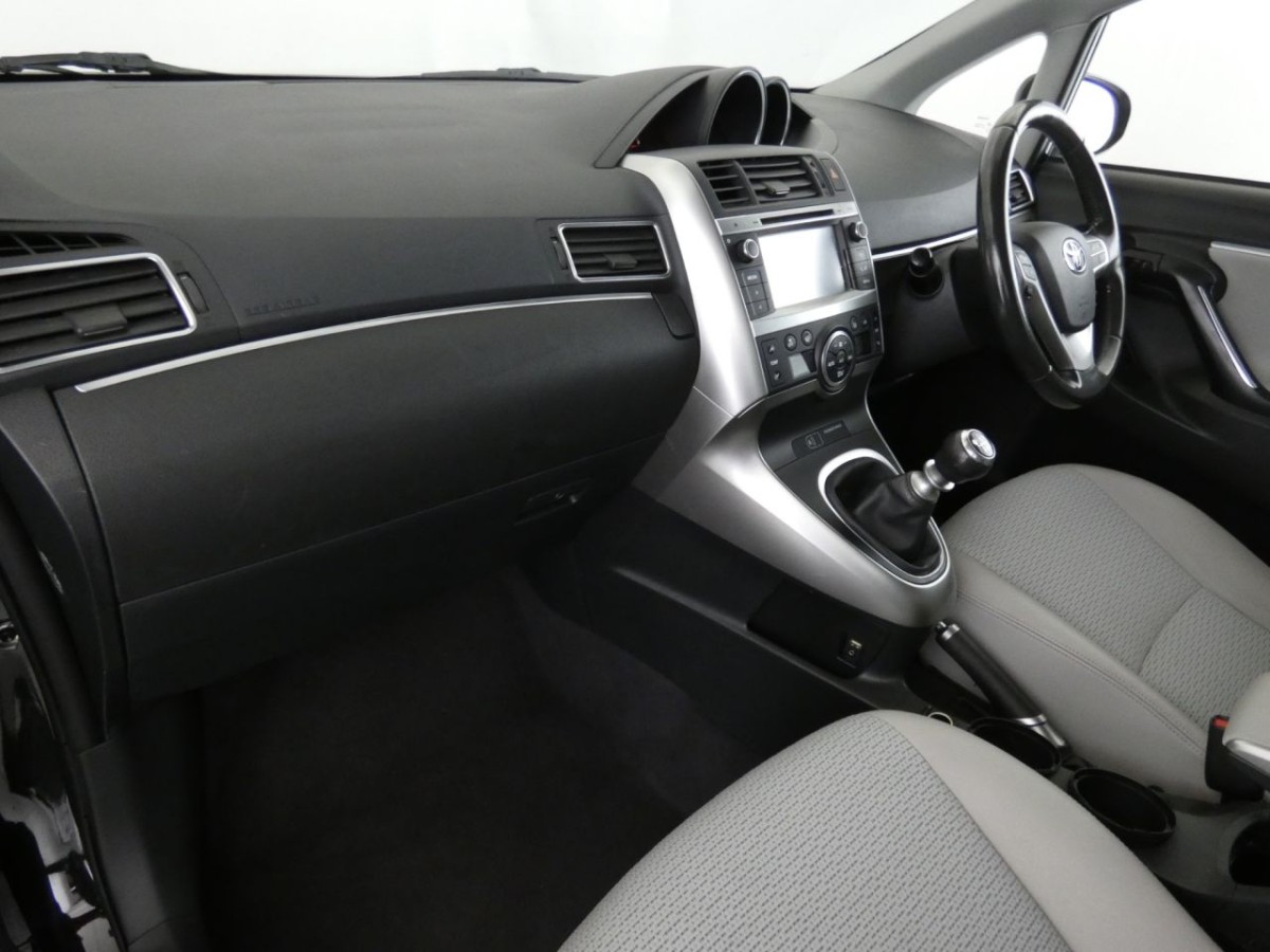 TOYOTA VERSO 1.6 D-4D EXCEL 5D 110 BHP - 2015 - £10,400