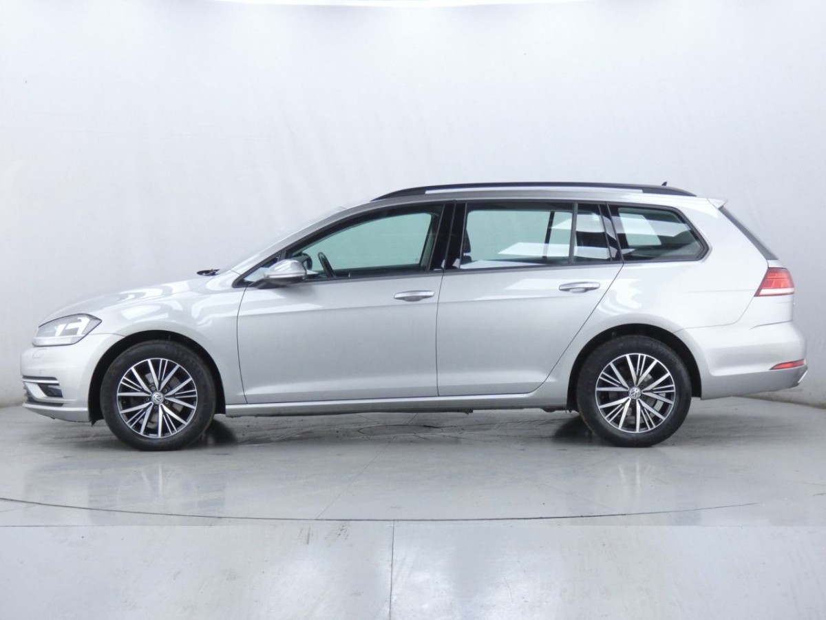 VOLKSWAGEN GOLF 1.6 SE NAVIGATION TDI BLUEMOTION TECHNOLOGY 5D 114 BHP ESTATE - 2017 - £6,400