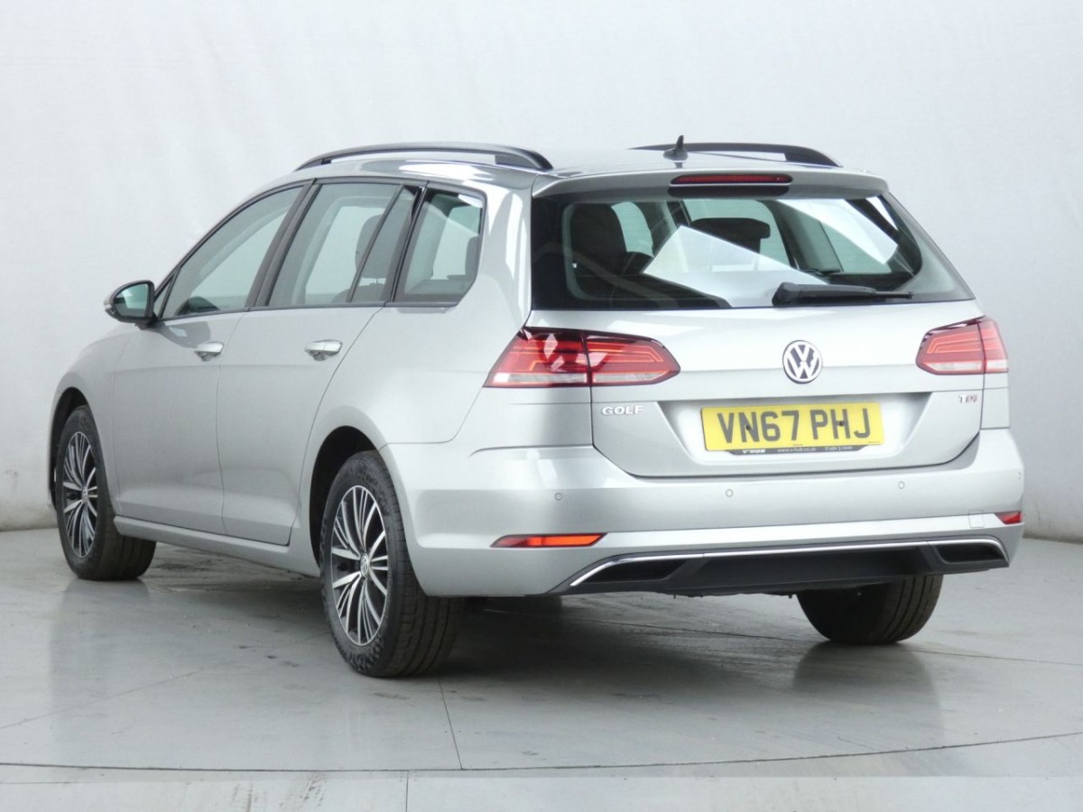 VOLKSWAGEN GOLF 1.6 SE NAVIGATION TDI BLUEMOTION TECHNOLOGY 5D 114 BHP ESTATE - 2017 - £6,400