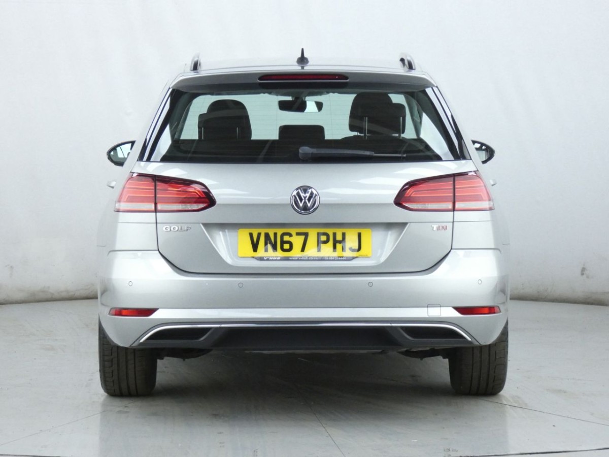VOLKSWAGEN GOLF 1.6 SE NAVIGATION TDI BLUEMOTION TECHNOLOGY 5D 114 BHP ESTATE - 2017 - £6,400