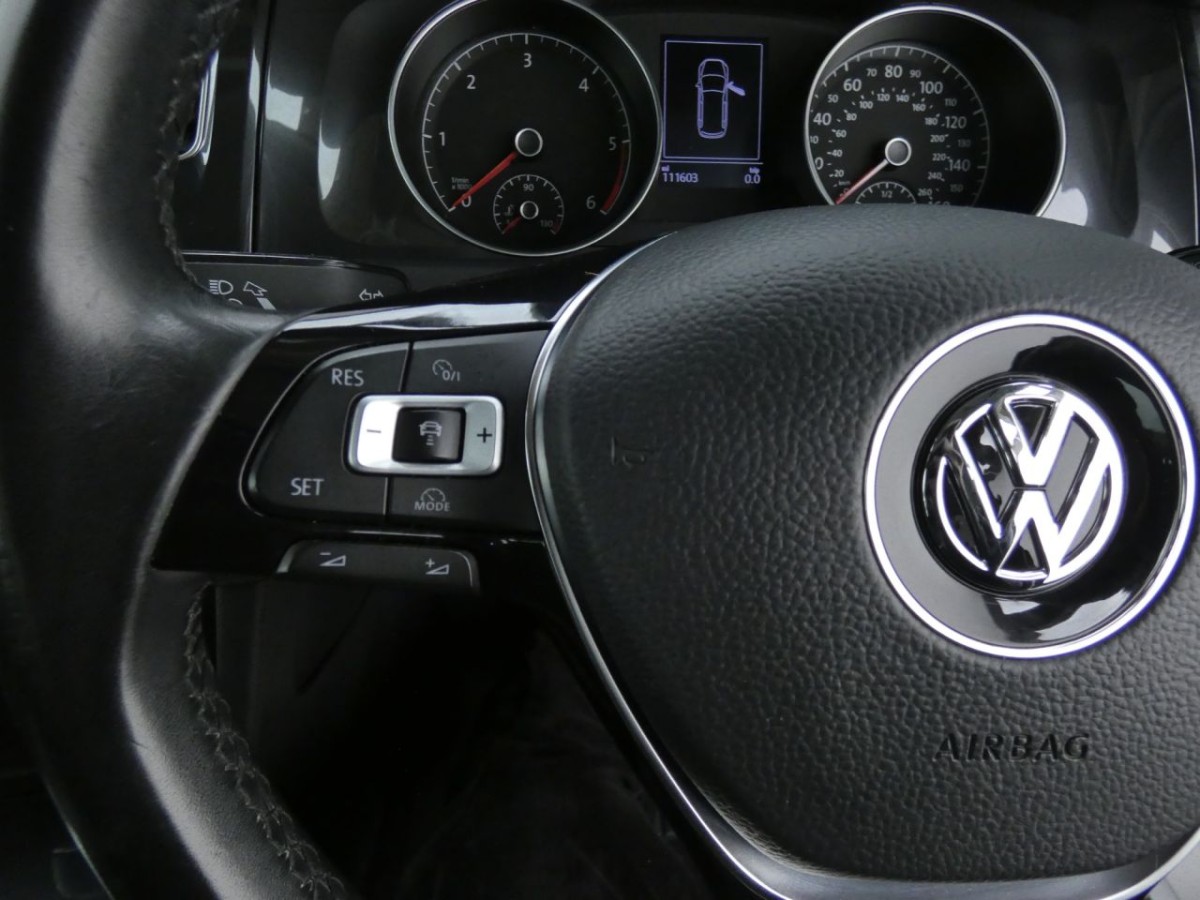VOLKSWAGEN GOLF 1.6 SE NAVIGATION TDI BLUEMOTION TECHNOLOGY 5D 114 BHP ESTATE - 2017 - £6,400