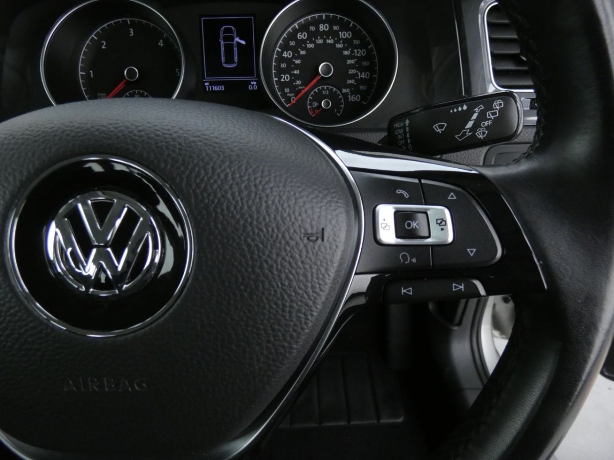VOLKSWAGEN GOLF 1.6 SE NAVIGATION TDI BLUEMOTION TECHNOLOGY 5D 114 BHP ESTATE - 2017 - £6,400