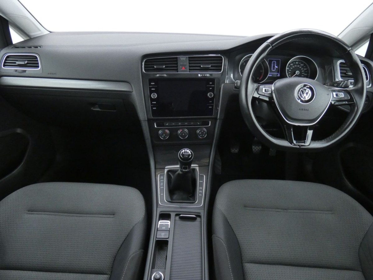 VOLKSWAGEN GOLF 1.6 SE NAVIGATION TDI BLUEMOTION TECHNOLOGY 5D 114 BHP ESTATE - 2017 - £6,400