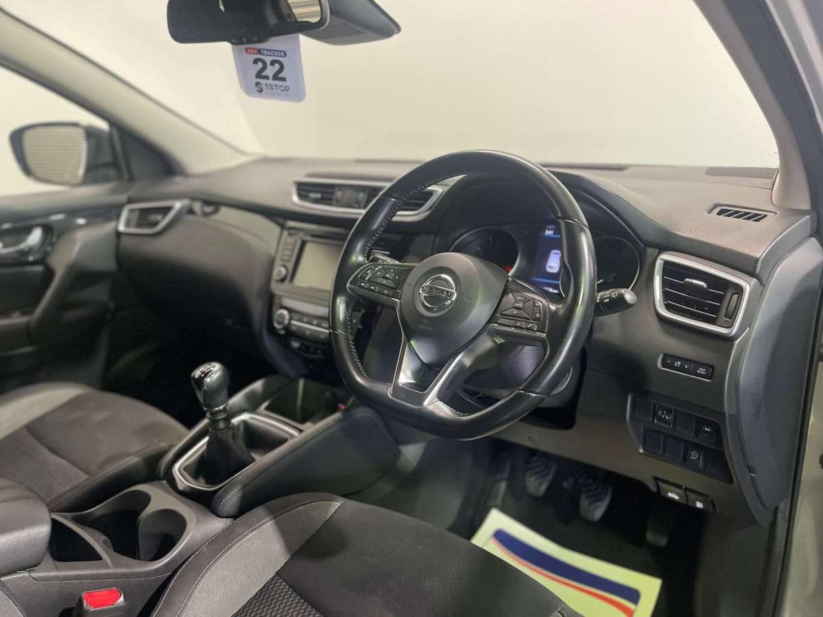 NISSAN QASHQAI 2019 (69) 1.3 DIG-T ACENTA PREMIUM SUV 5DR PETROL MANUAL EURO 6 (S/S) (140 PS) - 2019 - £9,200