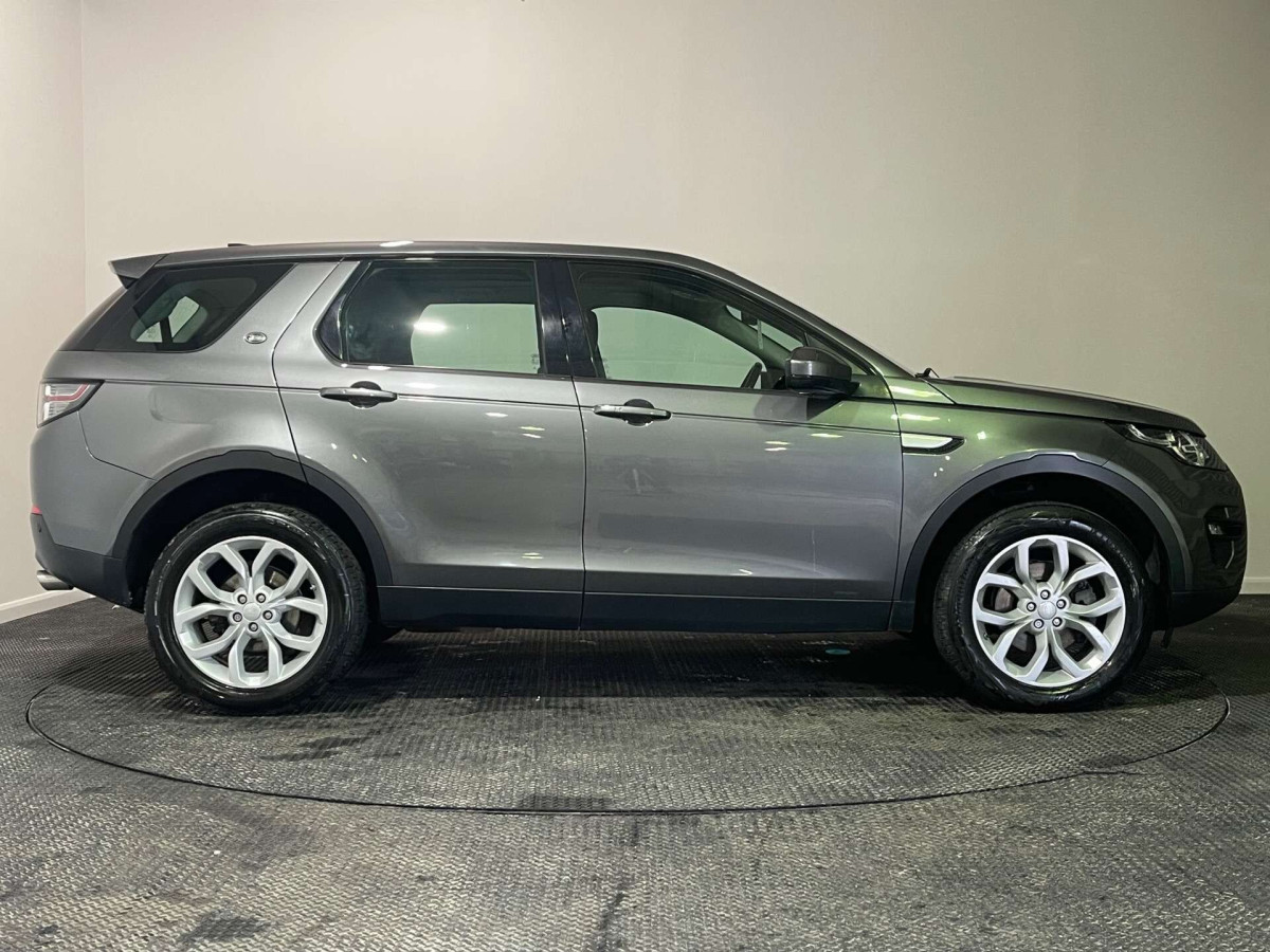 LAND ROVER DISCOVERY SPORT 2018 (18) 2.0 TD4 HSE SUV 5DR DIESEL MANUAL 4WD EURO 6 (S/S) (180 PS) - 2018 - £13,500