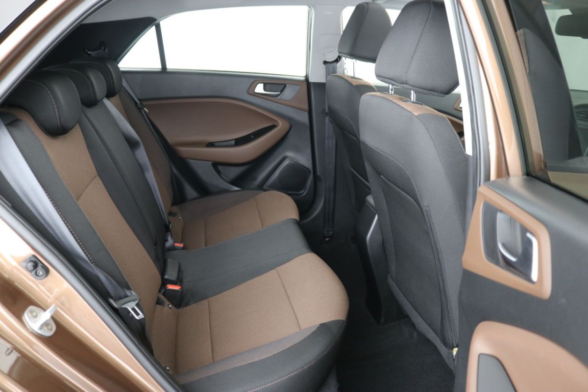HYUNDAI I20 1.4 MPI PREMIUM SE NAV 5D 99 BHP - 2015 - £12,400