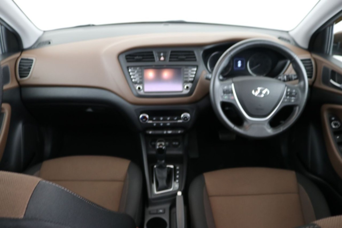 HYUNDAI I20 1.4 MPI PREMIUM SE NAV 5D 99 BHP - 2015 - £12,400