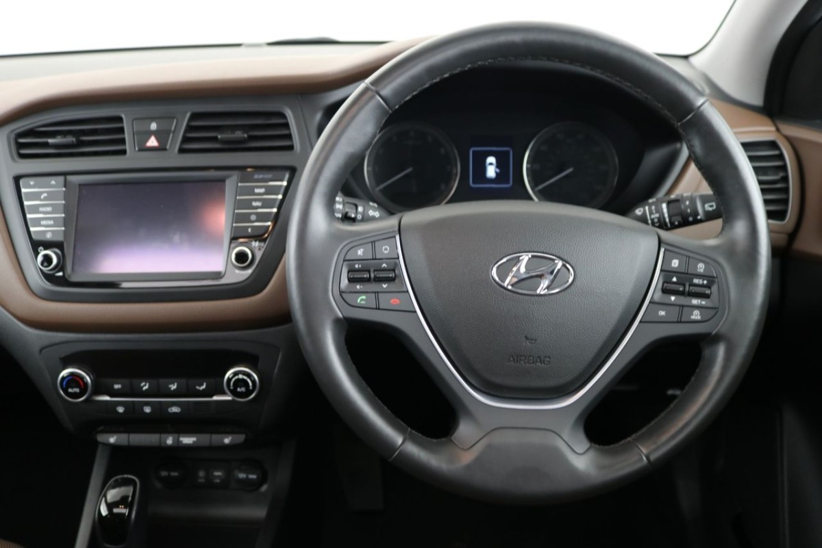 HYUNDAI I20 1.4 MPI PREMIUM SE NAV 5D 99 BHP - 2015 - £12,400