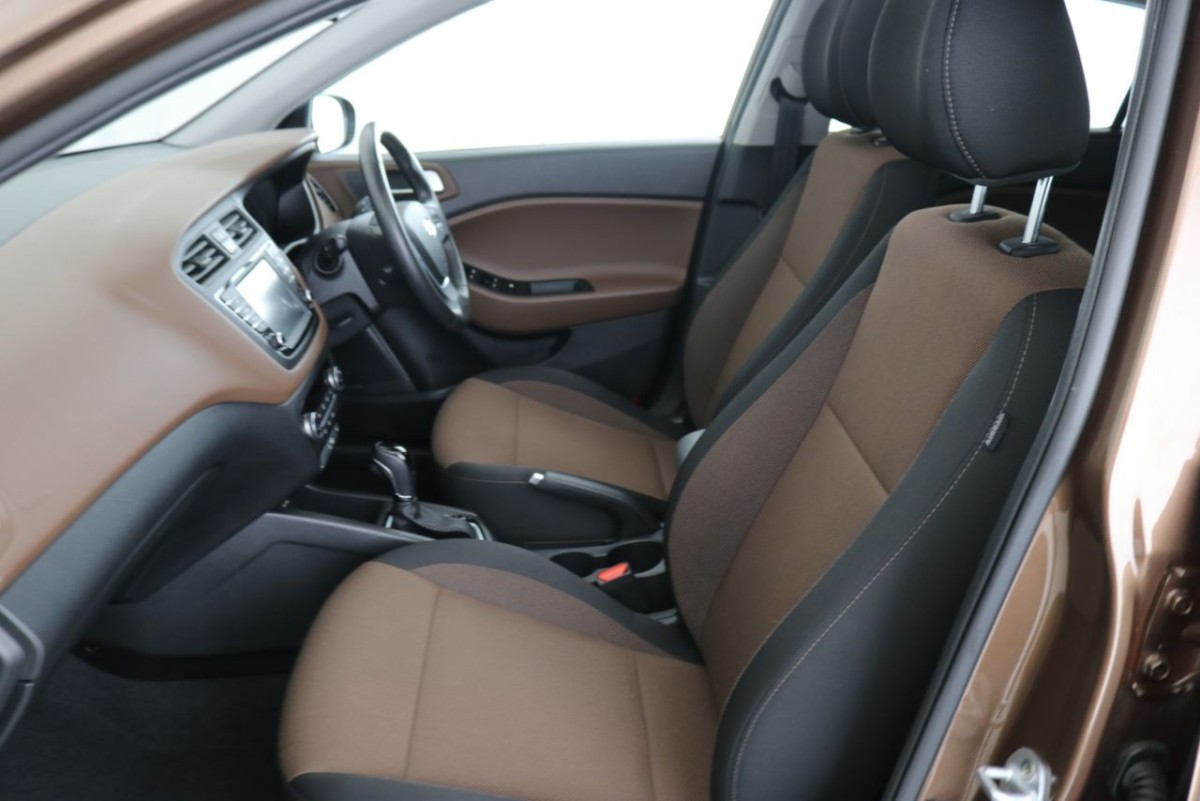 HYUNDAI I20 1.4 MPI PREMIUM SE NAV 5D 99 BHP - 2015 - £12,400