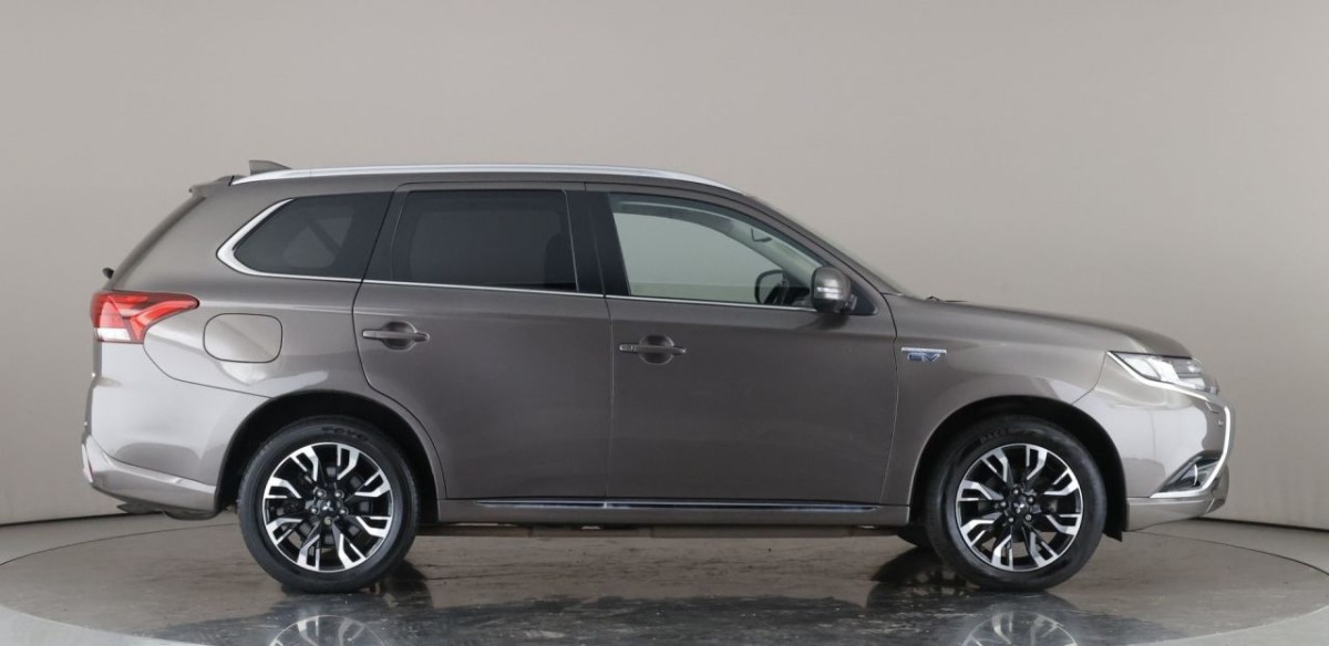 MITSUBISHI OUTLANDER 2.0 PHEV 4HS 5D 200 BHP - 2018 - £16,400
