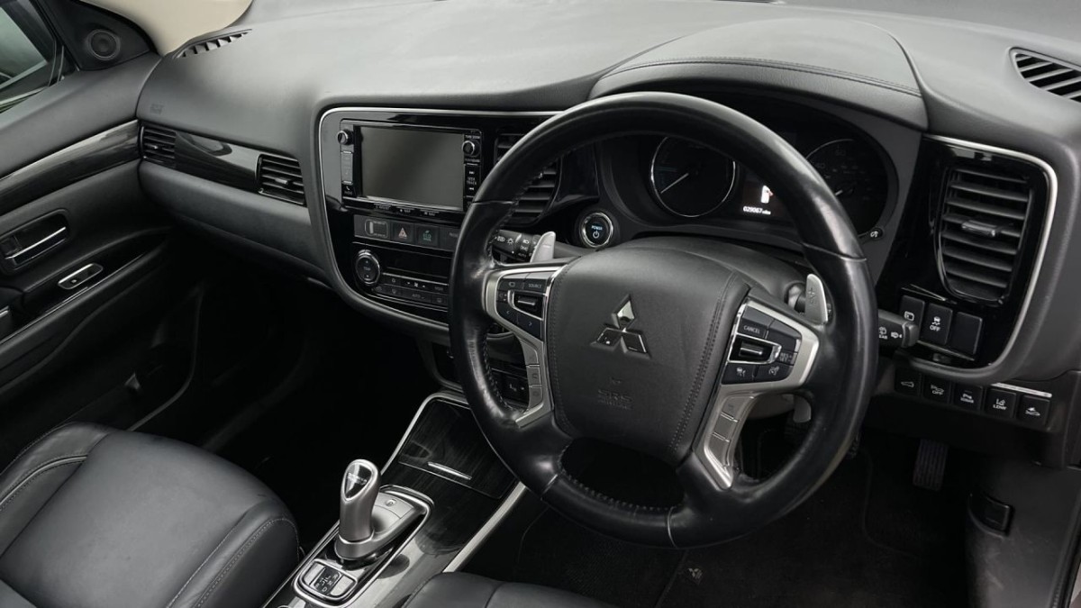 MITSUBISHI OUTLANDER 2.0 PHEV 4HS 5D 200 BHP - 2018 - £16,400