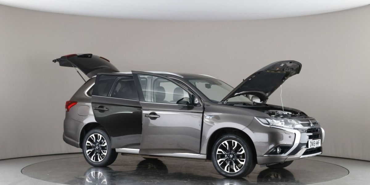 MITSUBISHI OUTLANDER 2.0 PHEV 4HS 5D 200 BHP - 2018 - £16,400