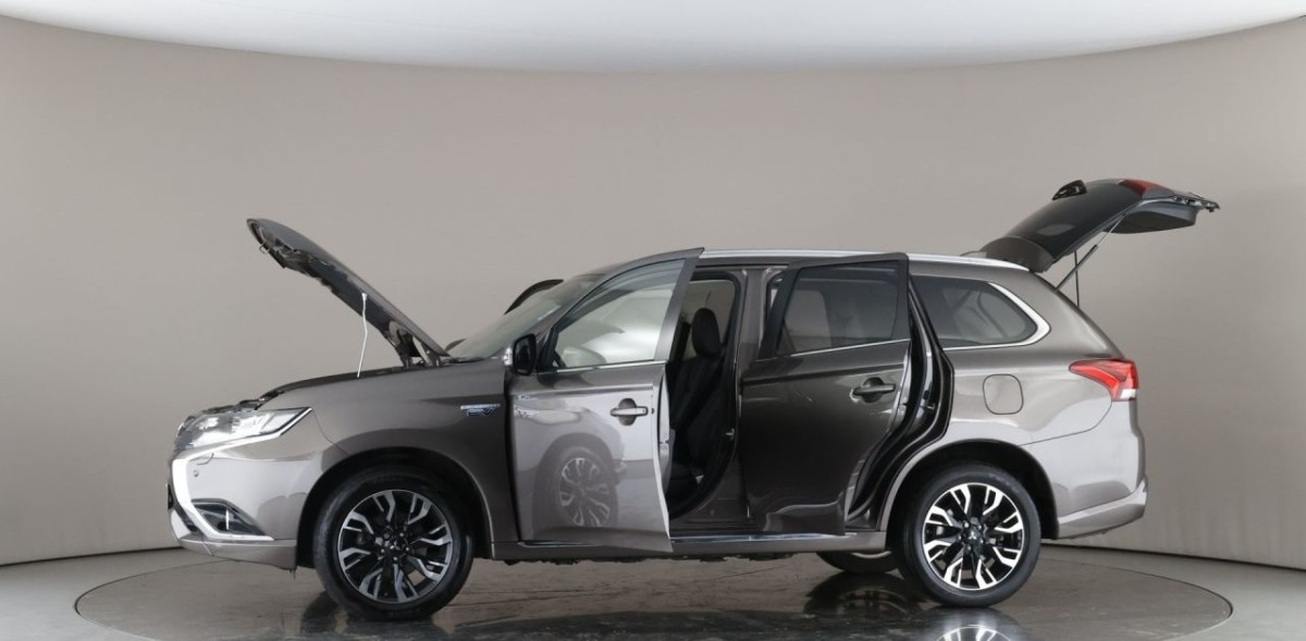MITSUBISHI OUTLANDER 2.0 PHEV 4HS 5D 200 BHP - 2018 - £16,400