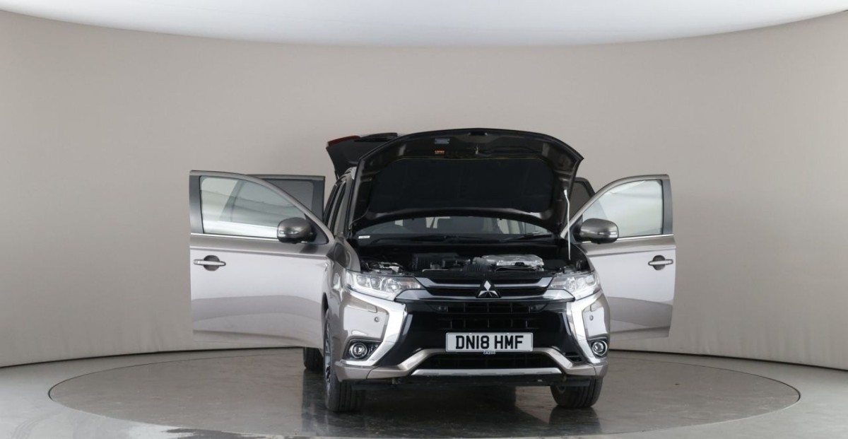 MITSUBISHI OUTLANDER 2.0 PHEV 4HS 5D 200 BHP - 2018 - £16,400