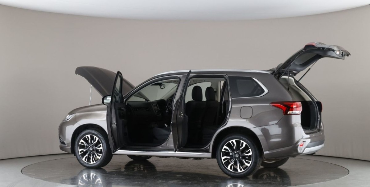MITSUBISHI OUTLANDER 2.0 PHEV 4HS 5D 200 BHP - 2018 - £16,400