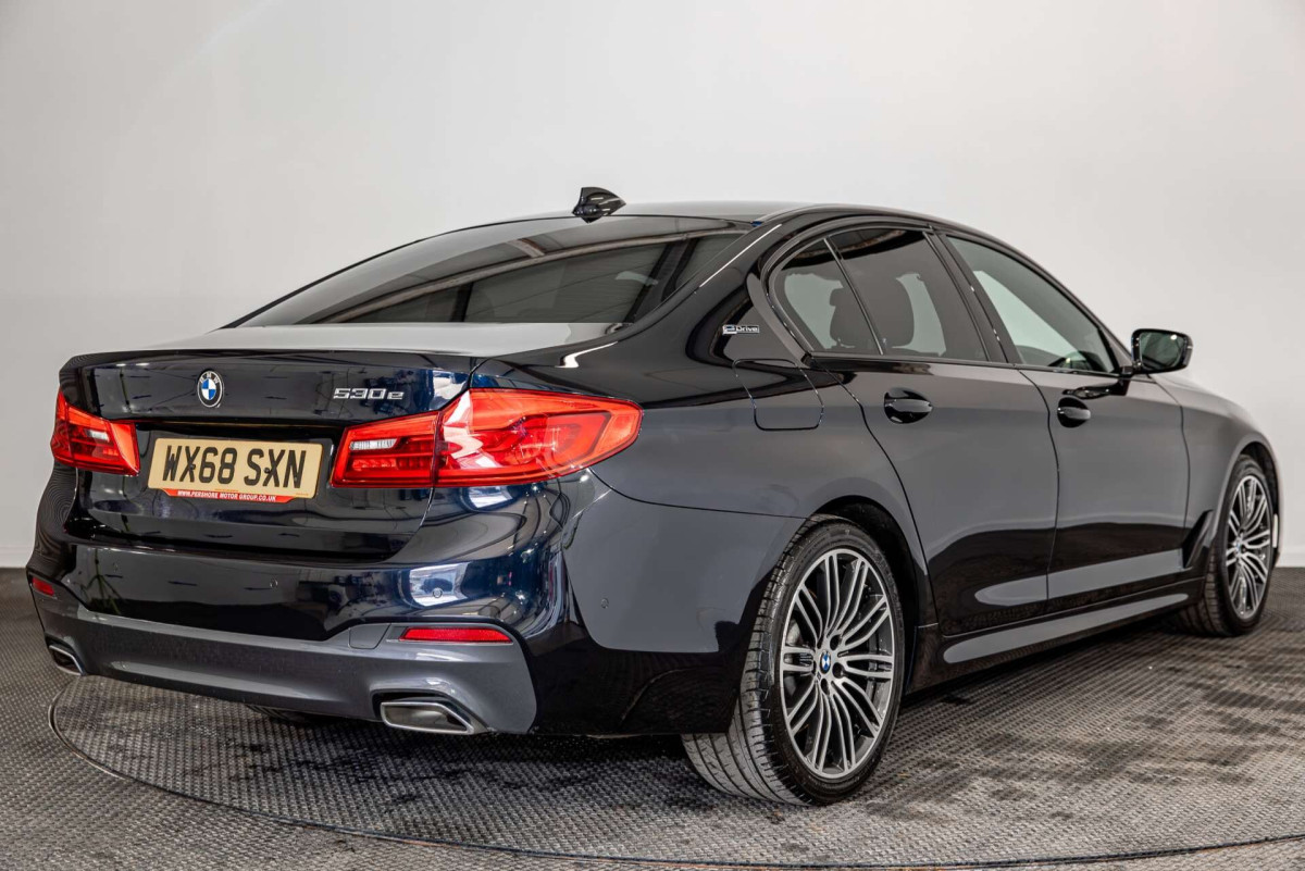BMW 5 SERIES 2018 (68) 2.0 530E 9.2KWH M SPORT SALOON 4DR PETROL PLUG-IN HYBRID AUTO EURO 6 (S/S) - 2018 - £15,650