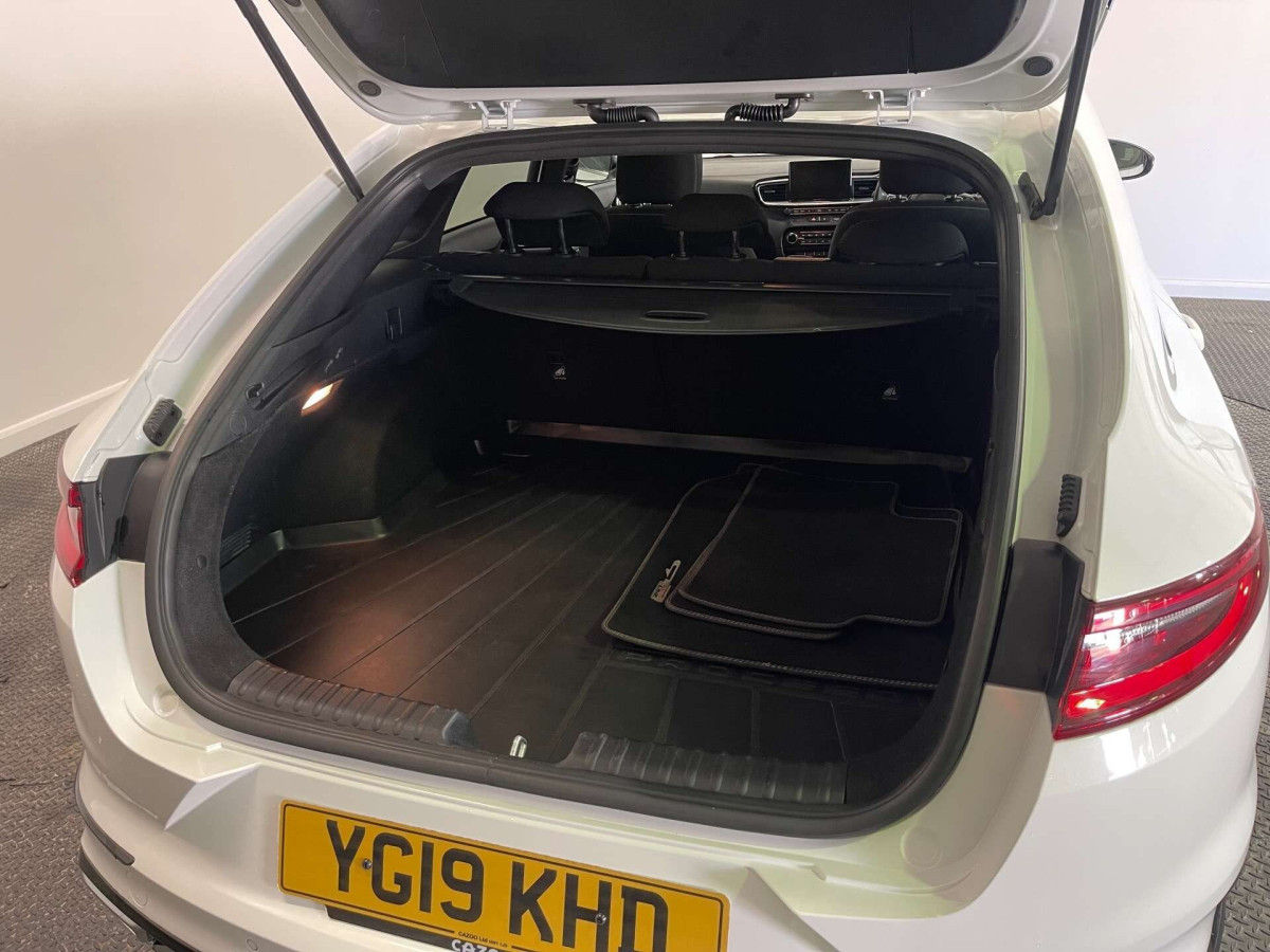 KIA PRO CEED 2019 (19) 1.4 T-GDI GT-LINE SHOOTING BRAKE 5DR PETROL DCT EURO 6 (S/S) (138 BHP) - 2019 - £13,000