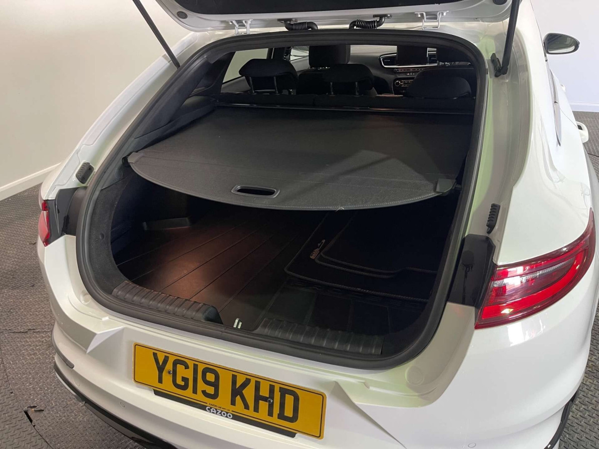 KIA PRO CEED 2019 (19) 1.4 T-GDI GT-LINE SHOOTING BRAKE 5DR PETROL DCT EURO 6 (S/S) (138 BHP) - 2019 - £13,000