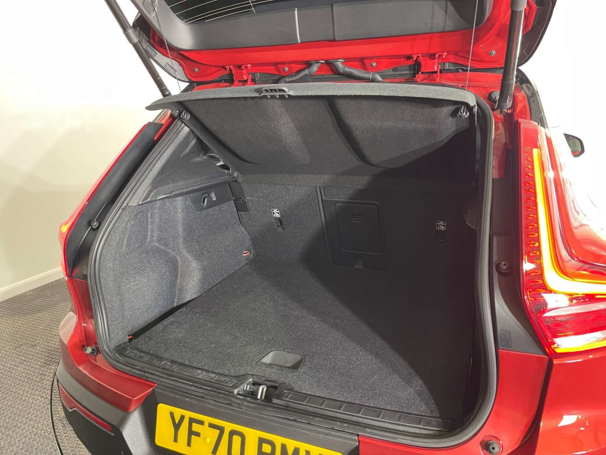 VOLVO XC40 2021 (70) 1.5 T3 R-DESIGN SUV 5DR PETROL MANUAL EURO 6 (S/S) (163 PS) - 2021 - £18,500