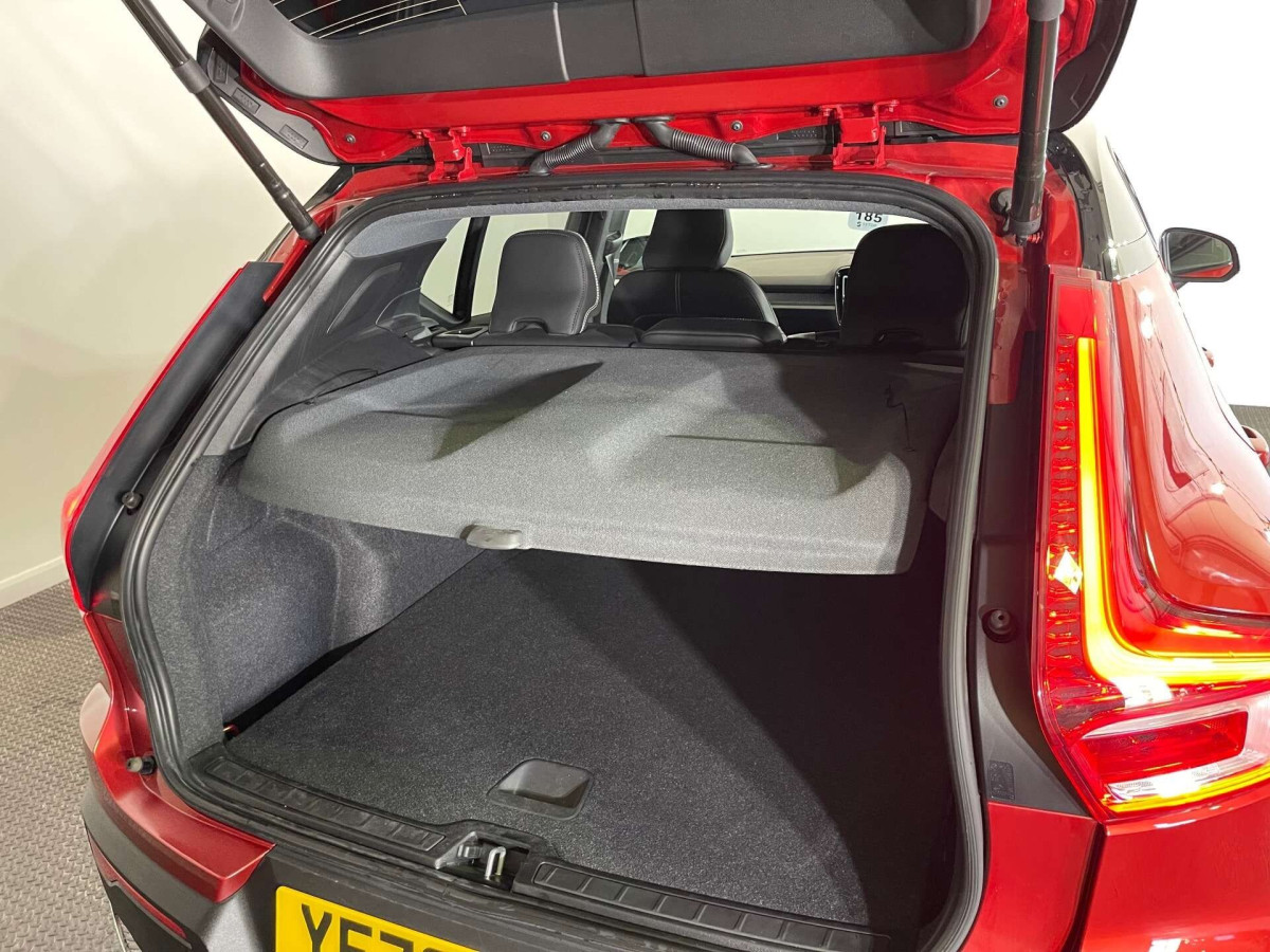 VOLVO XC40 2021 (70) 1.5 T3 R-DESIGN SUV 5DR PETROL MANUAL EURO 6 (S/S) (163 PS) - 2021 - £18,500