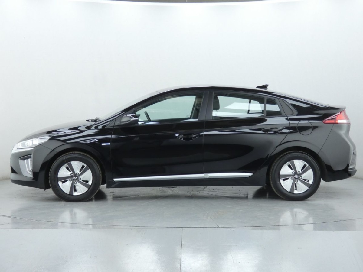 HYUNDAI IONIQ 1.6 SE CONNECT MHEV 5D 140 BHP - 2020 - £16,300