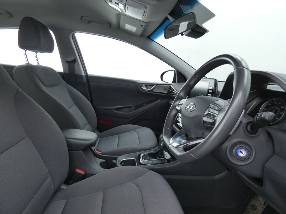 HYUNDAI IONIQ 1.6 SE CONNECT MHEV 5D 140 BHP - 2020 - £16,300