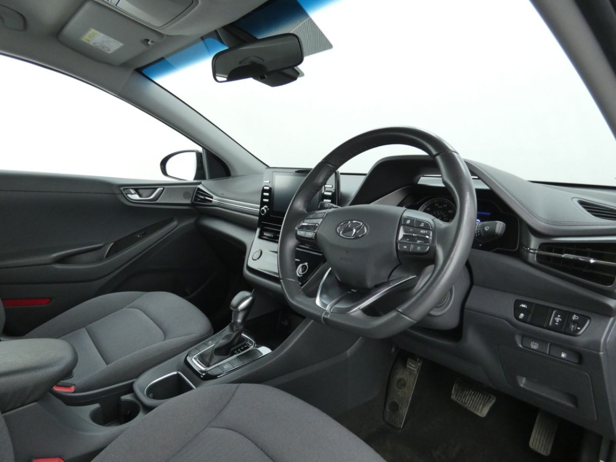 HYUNDAI IONIQ 1.6 SE CONNECT MHEV 5D 140 BHP - 2020 - £16,300