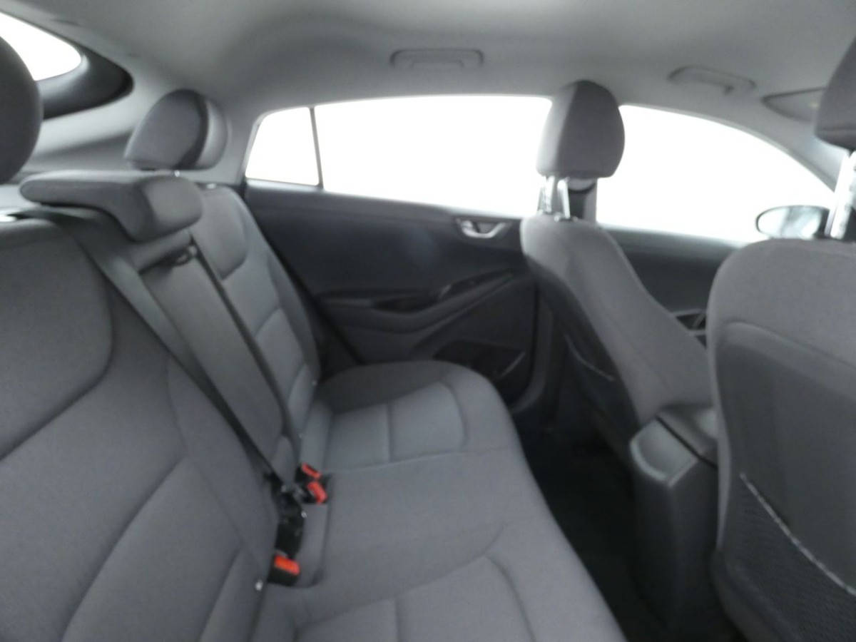 HYUNDAI IONIQ 1.6 SE CONNECT MHEV 5D 140 BHP - 2020 - £16,300